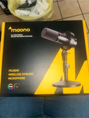 PD200W Wireless Dynamic Microphone - Black